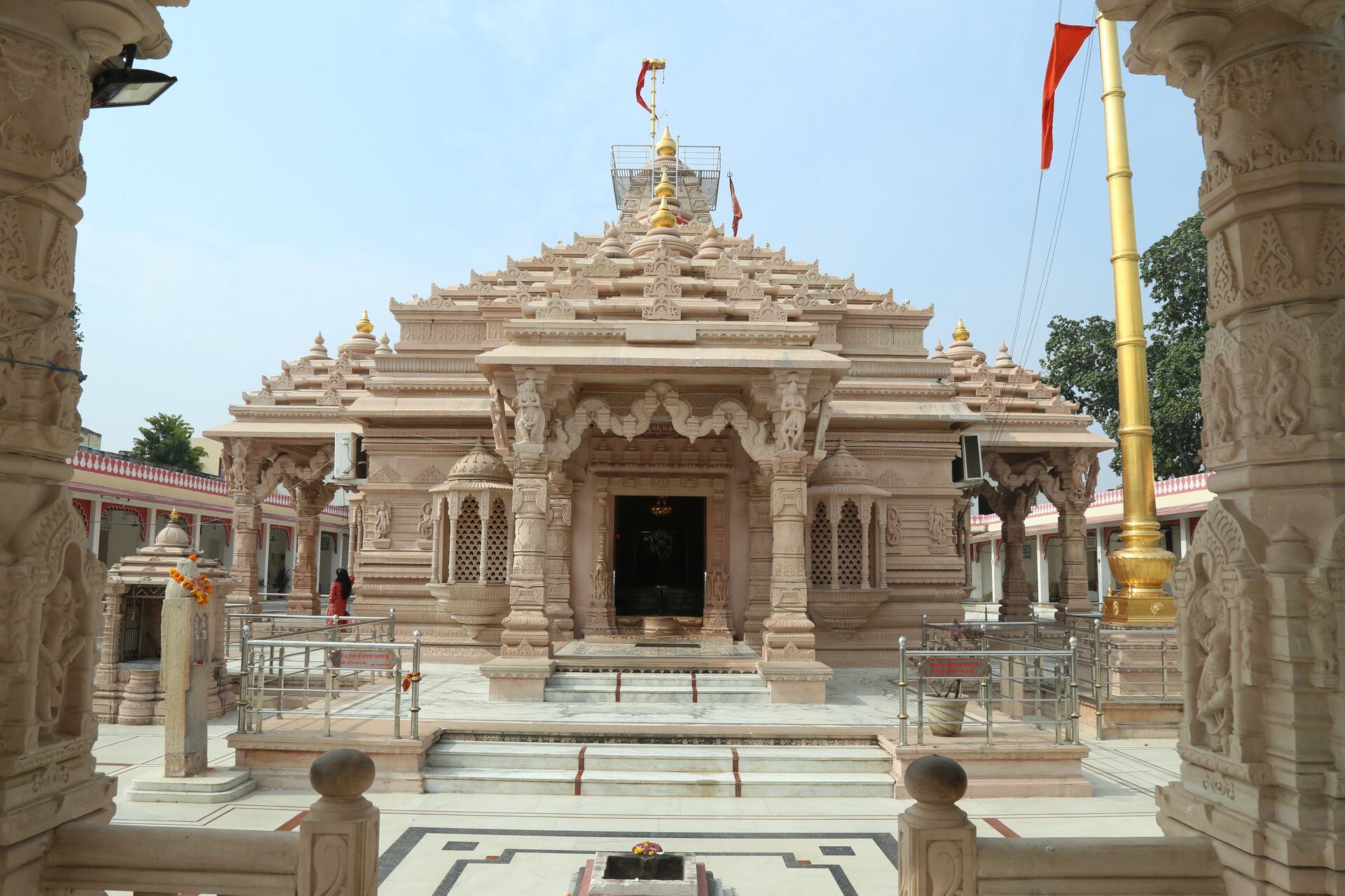 मंदिर का परिचय 2